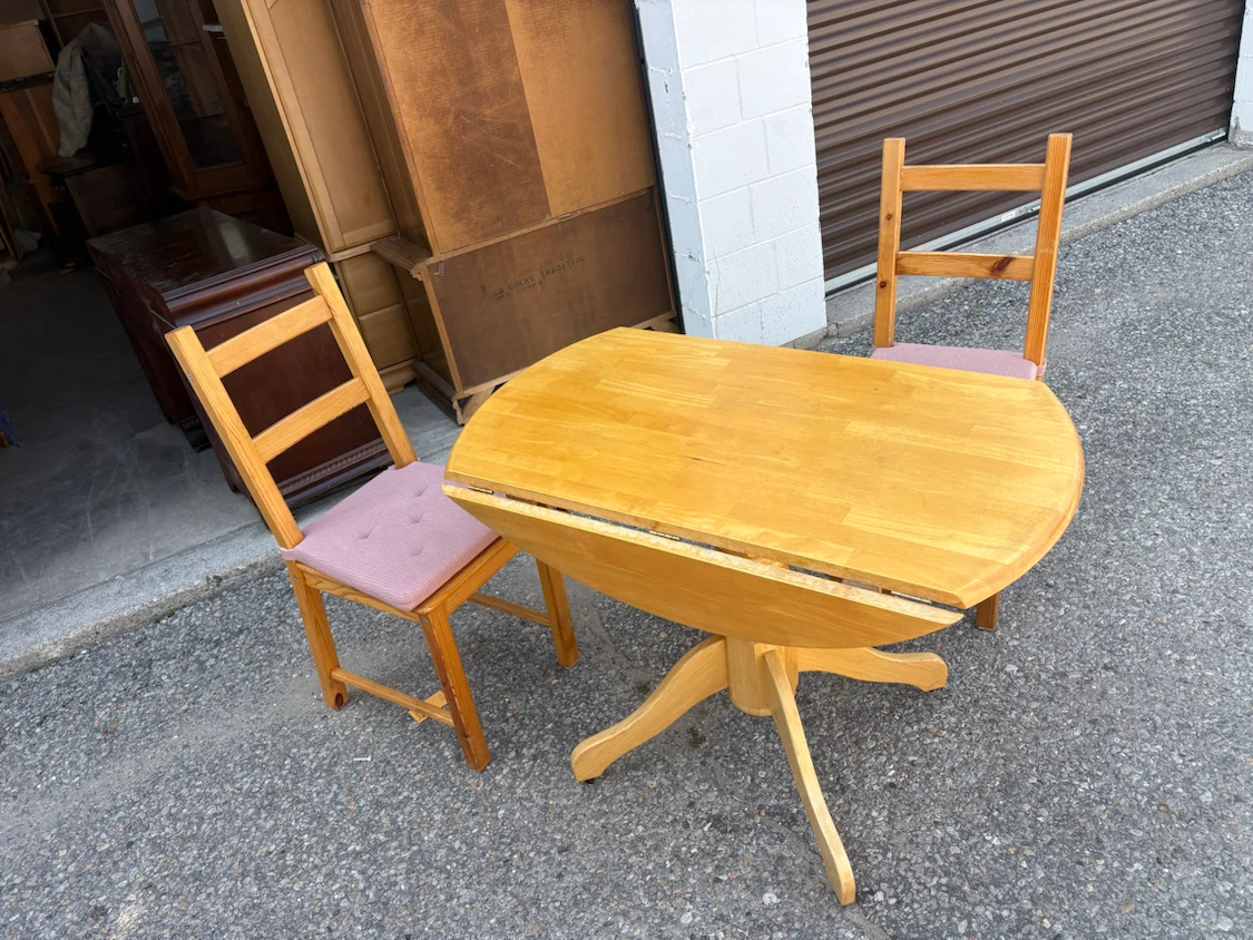 Free delivery used Drop-leaf Dining Table with 2 Chairs - photo 4