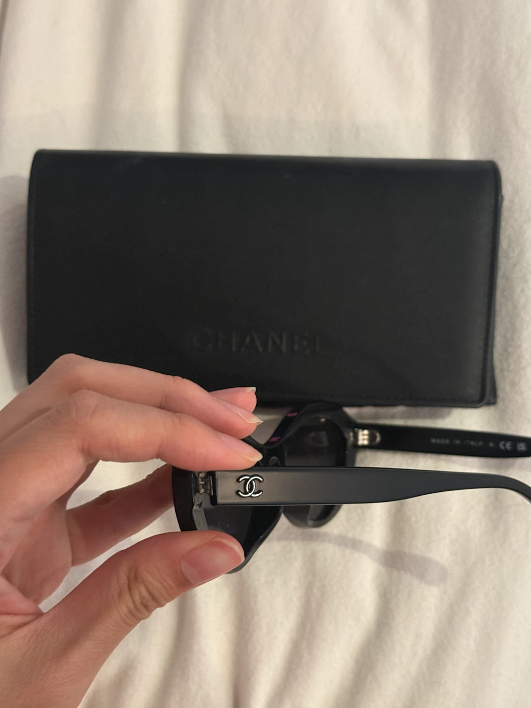 CHANEL Black Sunglasses with Pink Logo - photo 4
