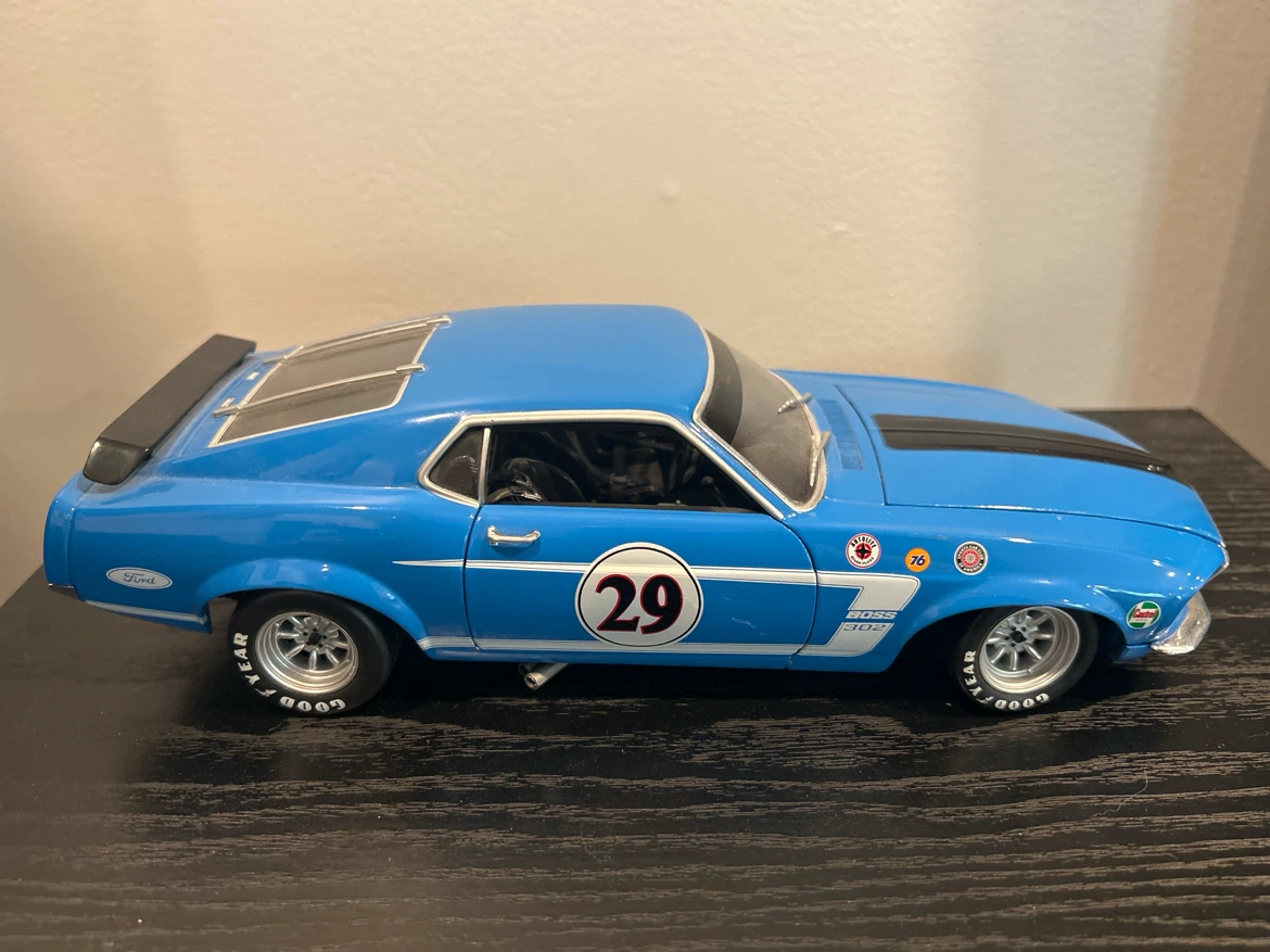 Ford Mustang Boss 302 Model Car - photo 2
