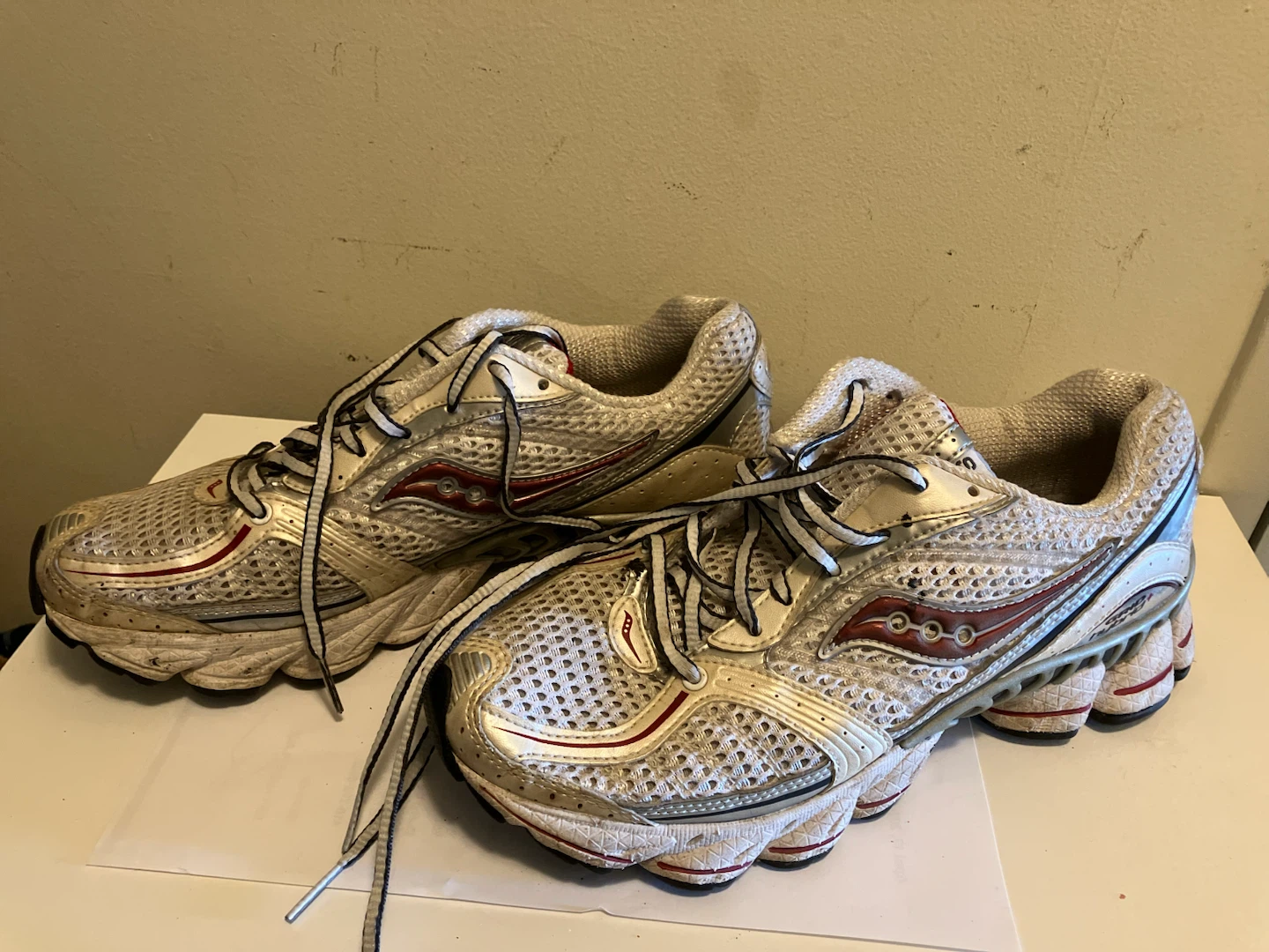 Saucony ProGrid Triumph 4 Running Shoes-Women 9.5 - photo 2