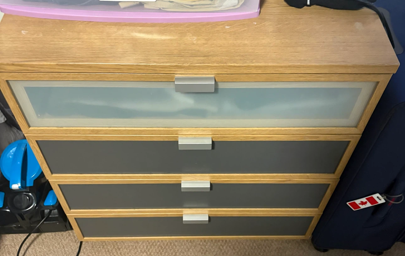 4-Drawer Dresser with Frosted and Grey Fronts