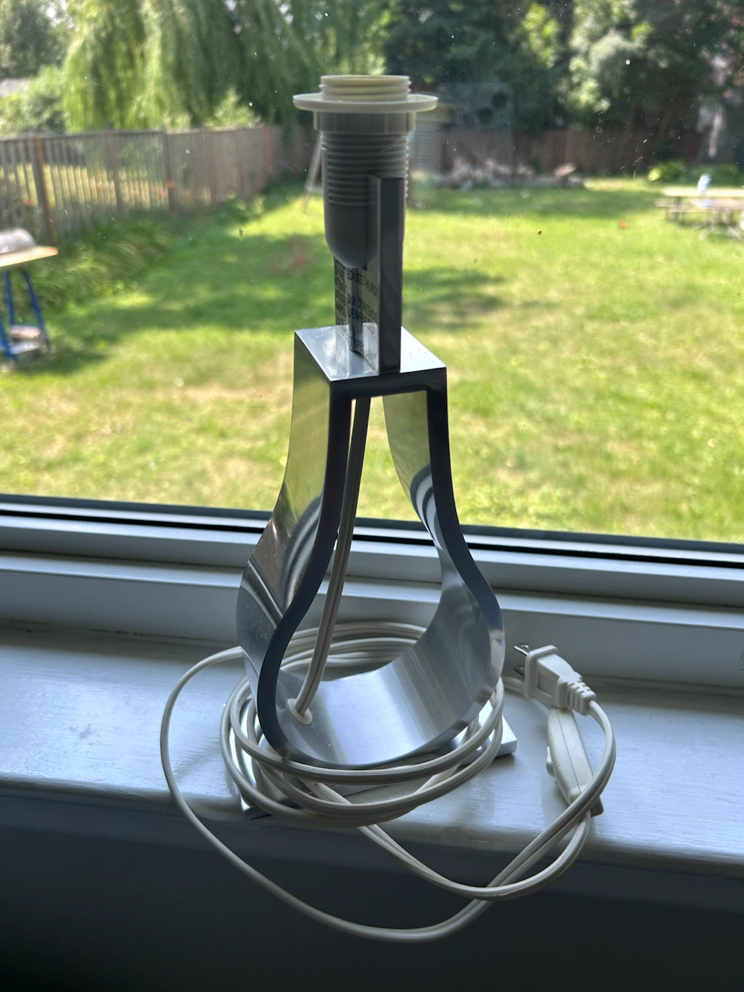 Modern Metal Table Lamp