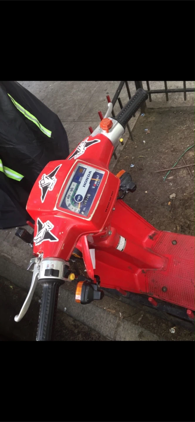 Collectible speed Honda red gas bike - photo 2