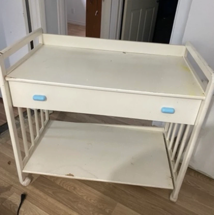 Dipper changing/ Cream Baby Changing Table with Drawer and Shelf