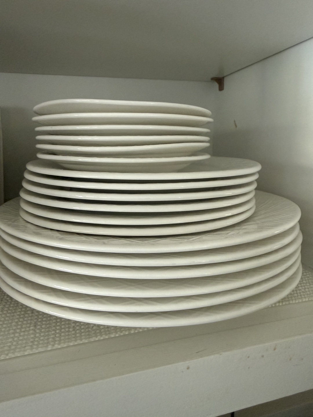 White Ceramic Dinnerware Set with Textured Design - photo 4