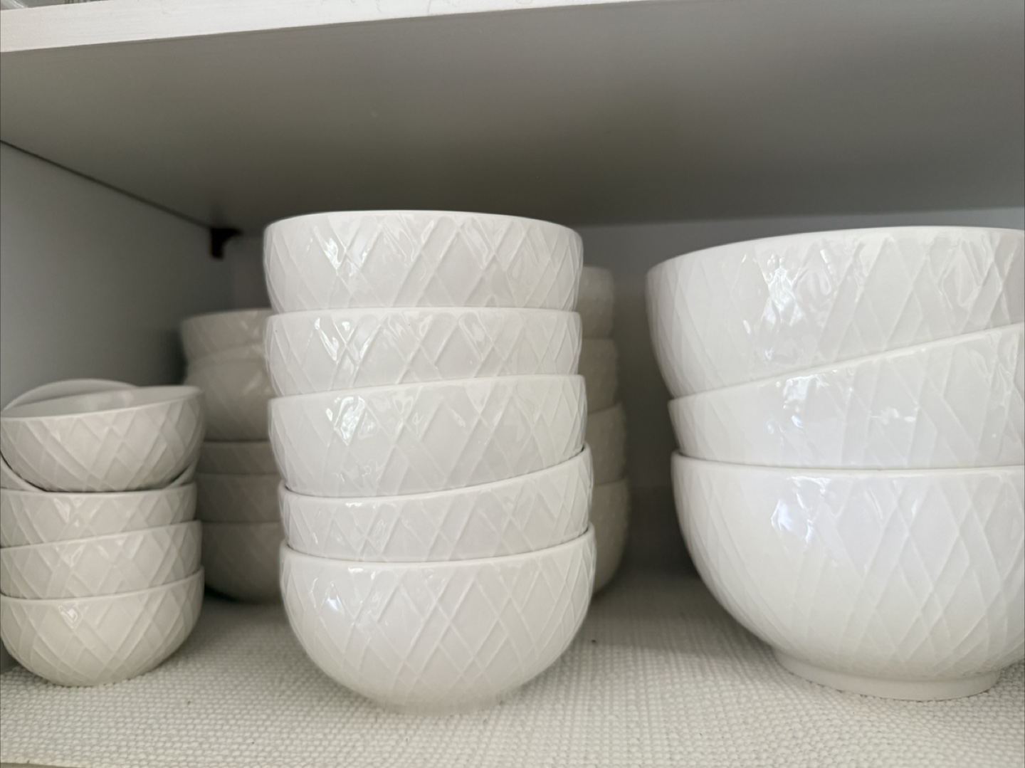 White Ceramic Dinnerware Set with Textured Design - photo 3