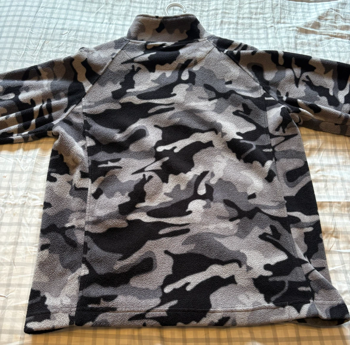 ✨✨Grey Camo Fleece Jacket Size L - photo 2