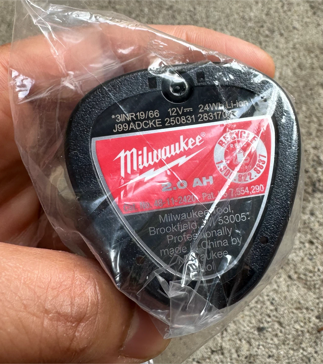 Milwaukee M12 2.0 Ah Lithium-Ion Battery - photo 2