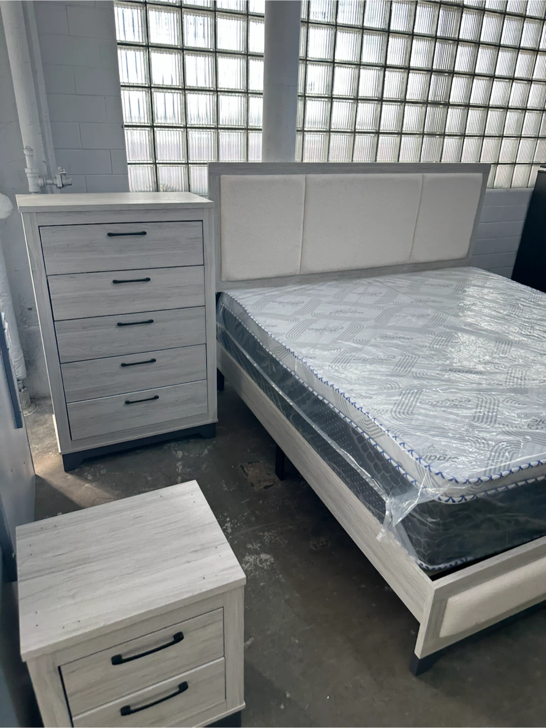 Light Wood Finish Bedroom Set - photo 2