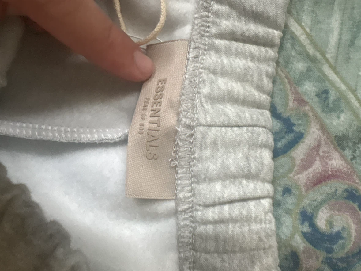 ESSENTIALS Fear of God Sweatpants Grey - photo 5