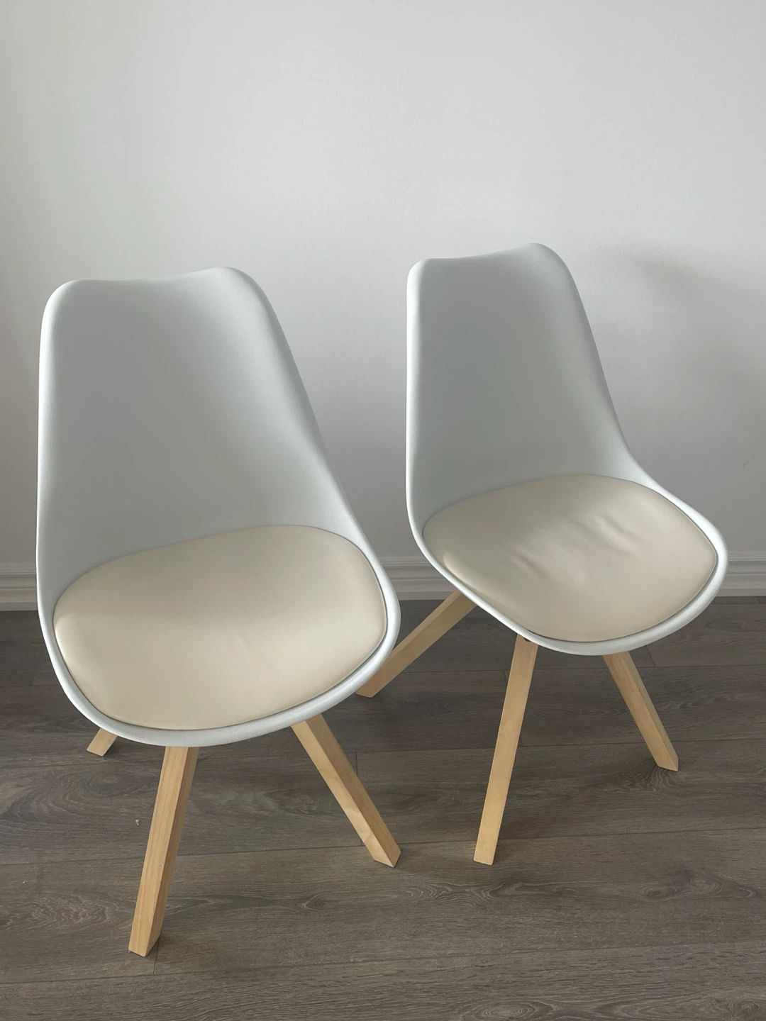 🏡 Moving Out Sale – Modern White Dining Chairs (Set of 2) 🪑 - photo 2