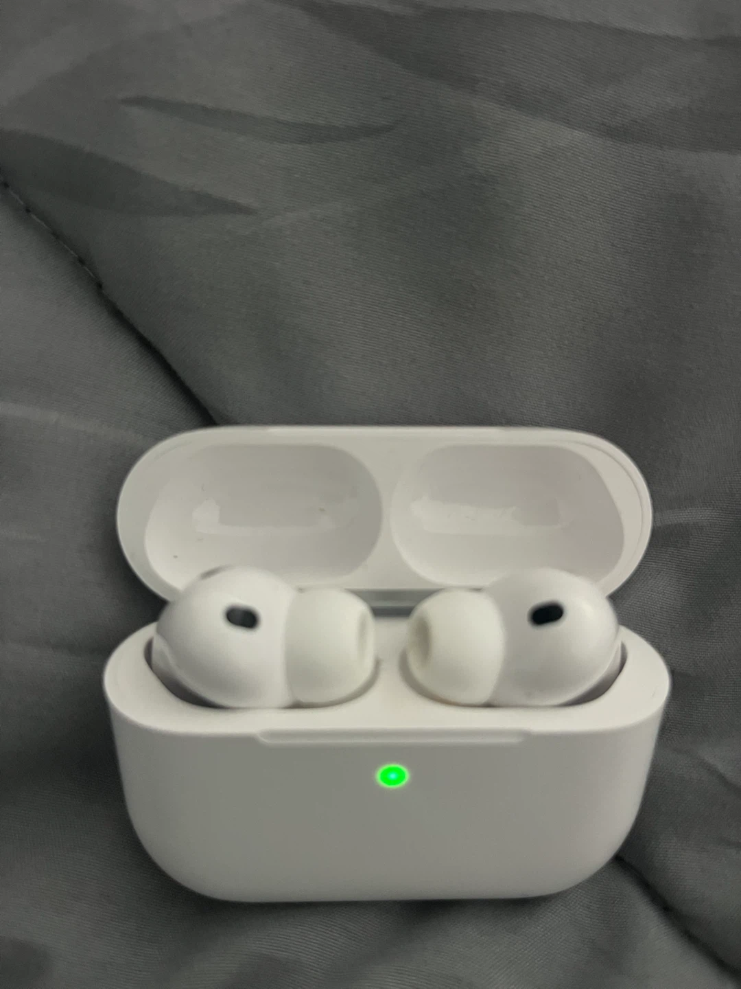 Apple AirPods Pro 3rd Gen - photo 2