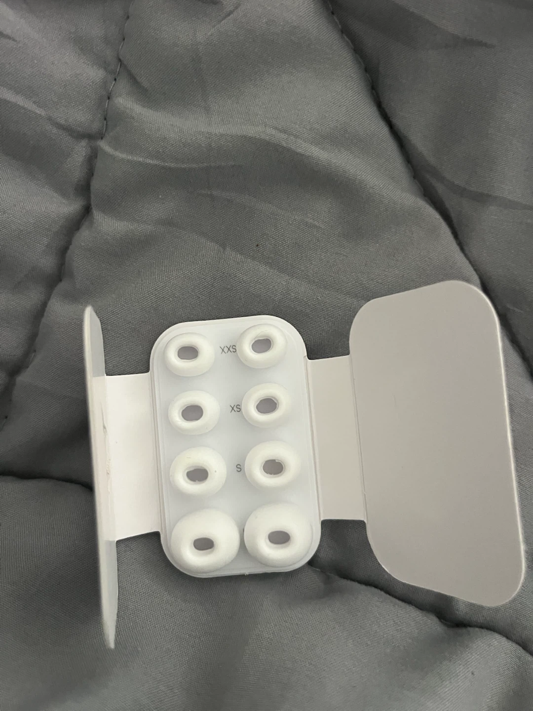 Apple AirPods Pro 3rd Gen - photo 4