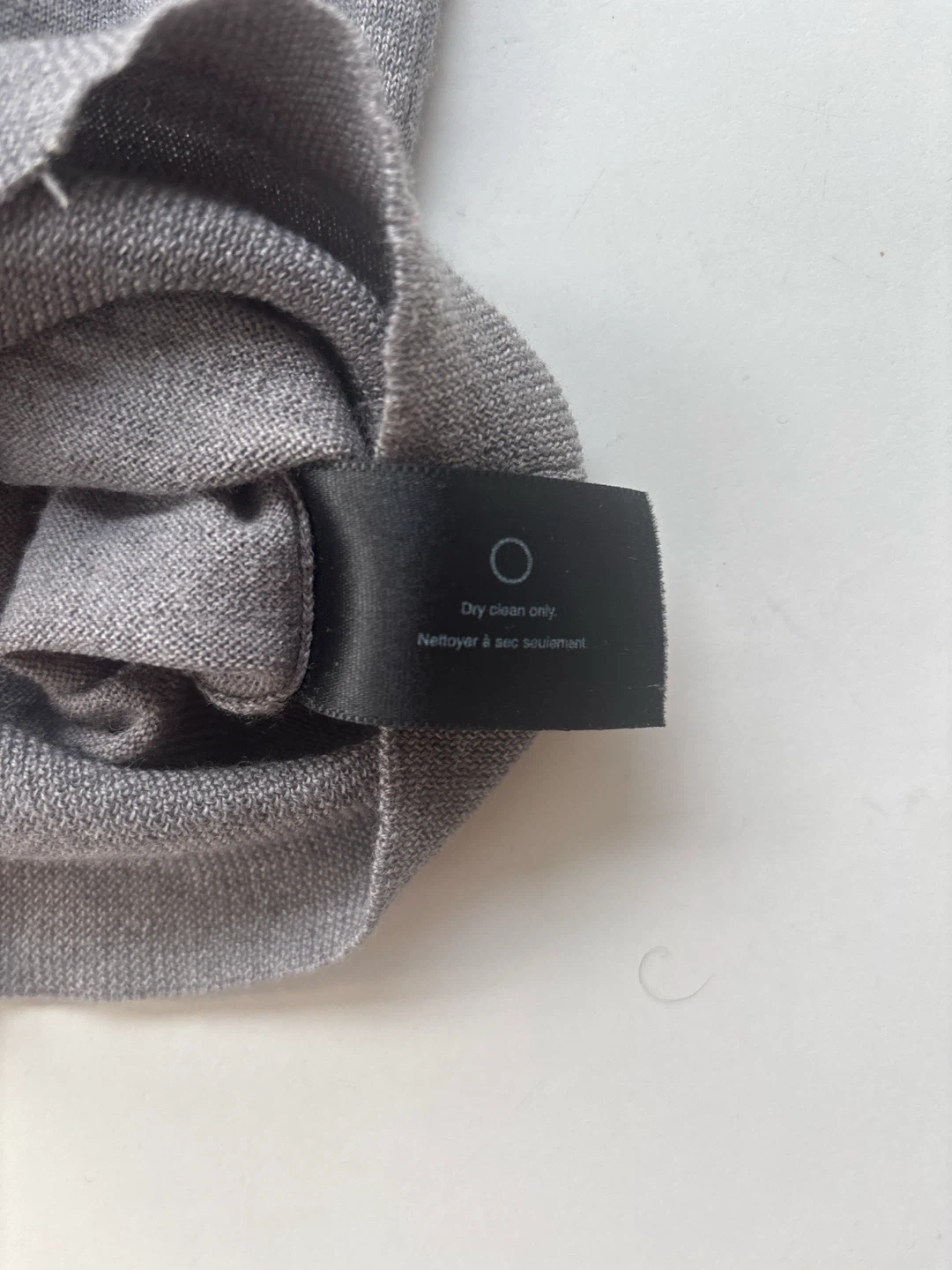 NWT Club Monaco Grey V-Neck Sweater - photo 4