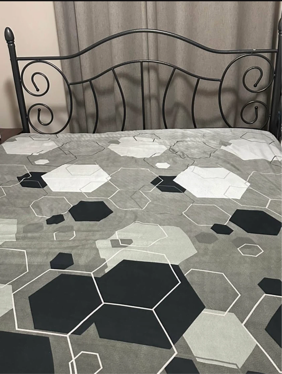 Queen size mattress and metal bed frame