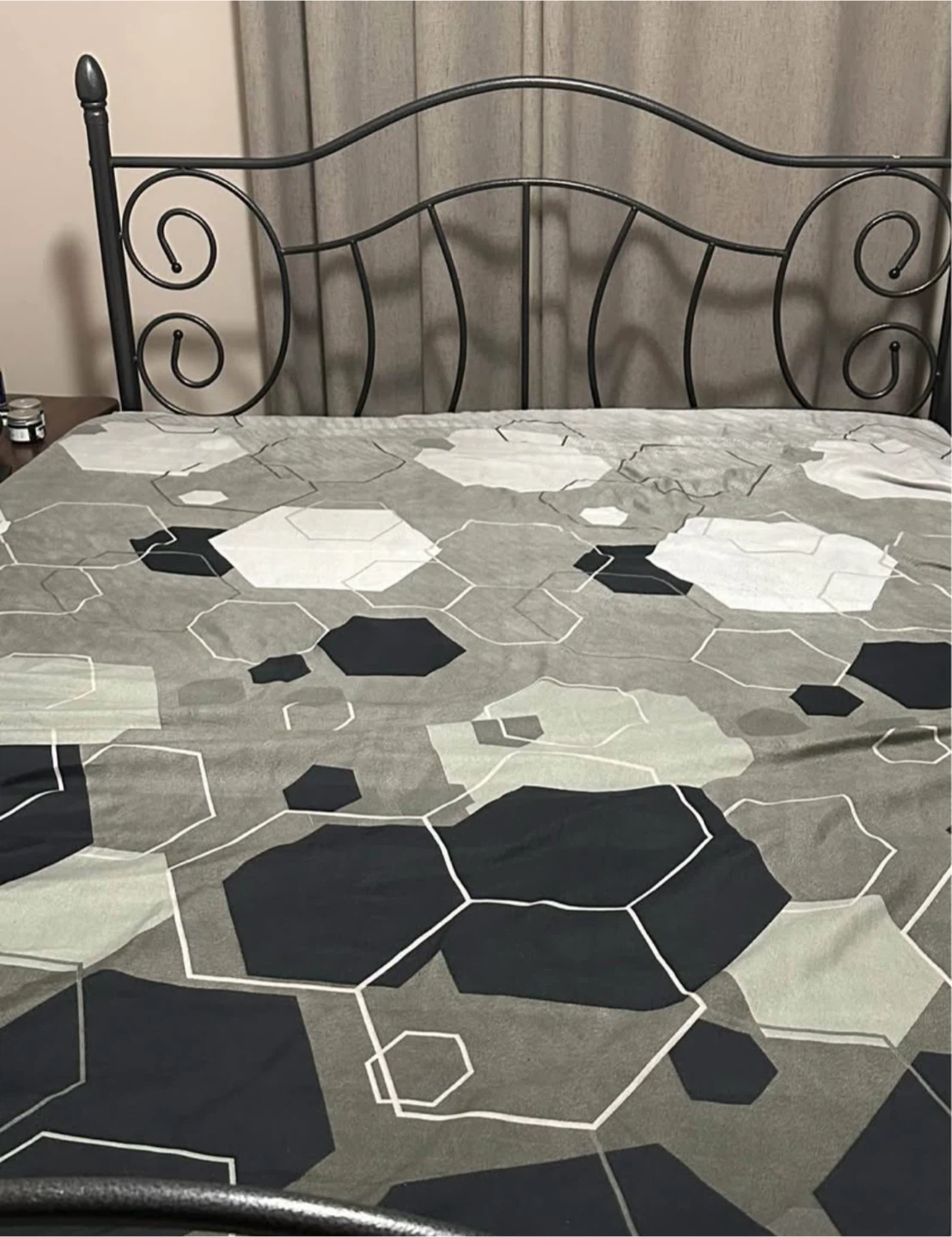 Queen size mattress and metal bed frame - photo 4