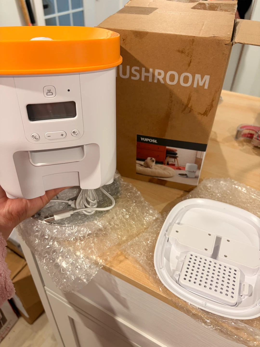 Automatic pet feeder