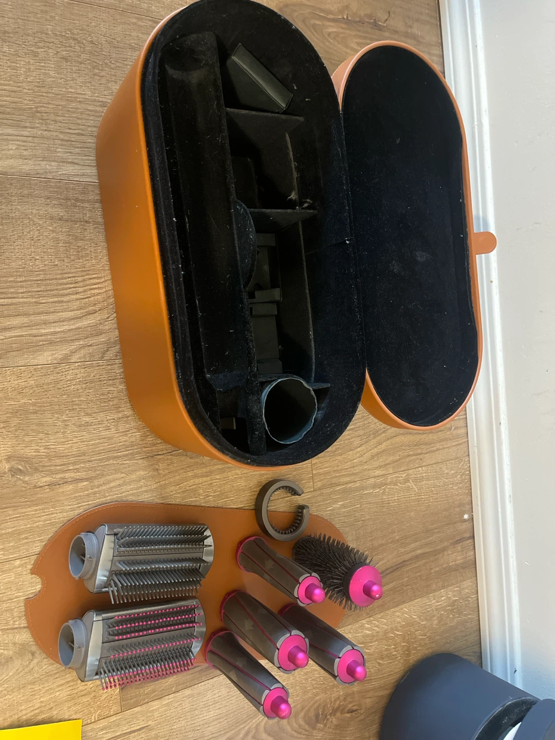 Dyson box + attachments (NO HAIRDRYER)
