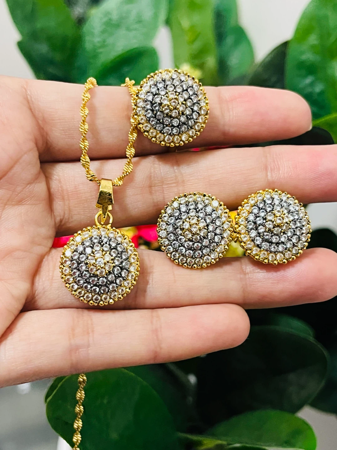 Gold Tone Starburst Necklace, Ring & Earrings Set