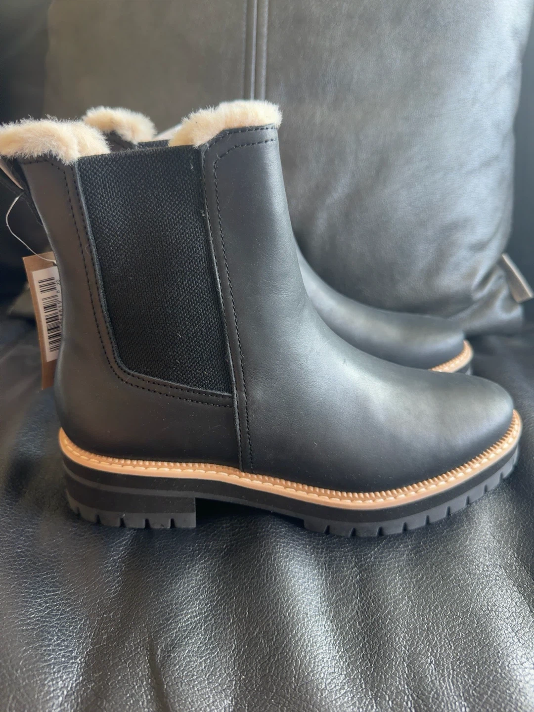 TOMS Black Leather Fur Lined Chelsea Boots - photo 2