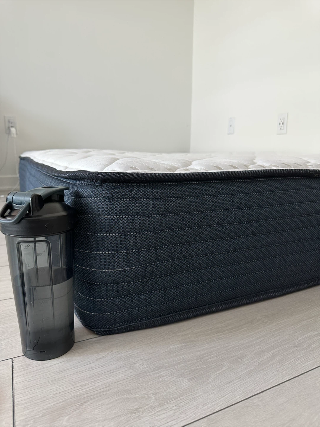 Serta daystar double sized mattress - photo 2