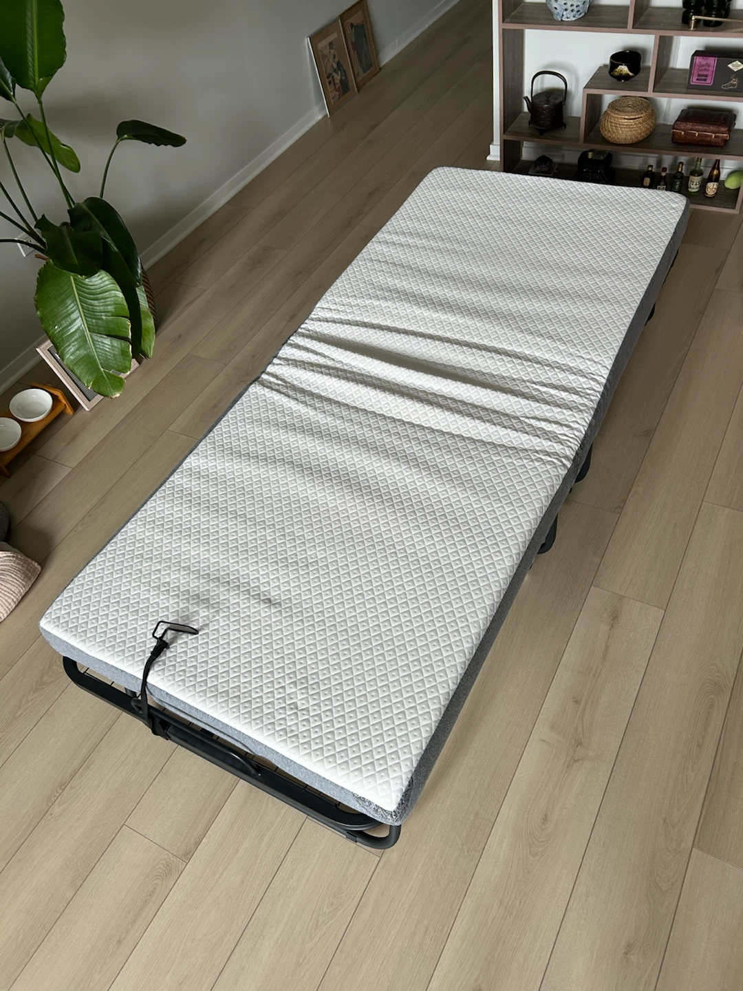 Folding Twin Bed Frame with Memory Form Mattress - photo 4