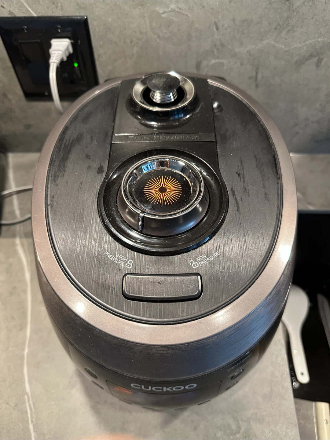 Cuckoo CRP-RT0609F Twin Pressure Rice Cooker - photo 2