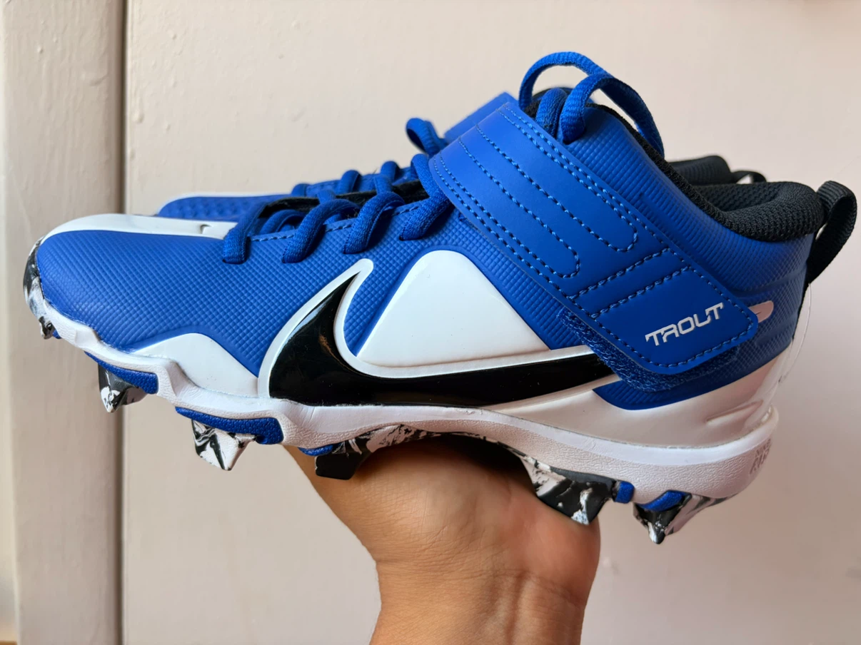 Nike cleats size 4Y - photo 2