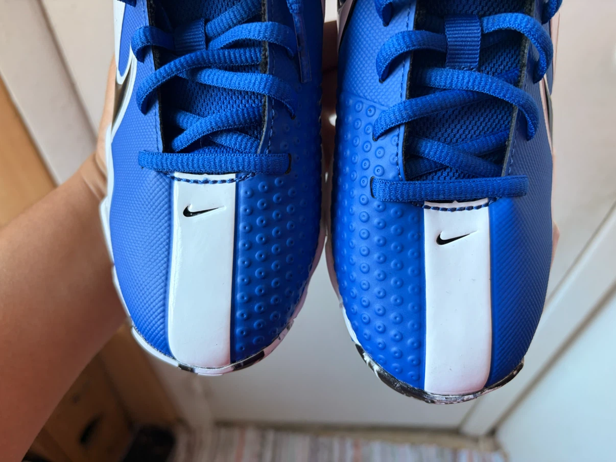 Nike cleats size 4Y - photo 3