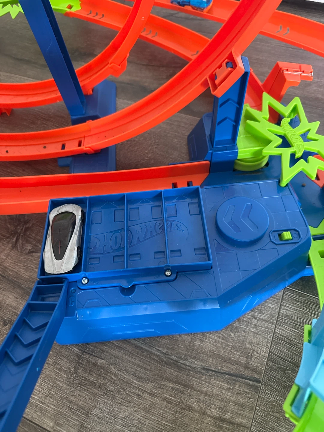 Hot Wheels Mega Track Pack Spiral Stunt Set - photo 3