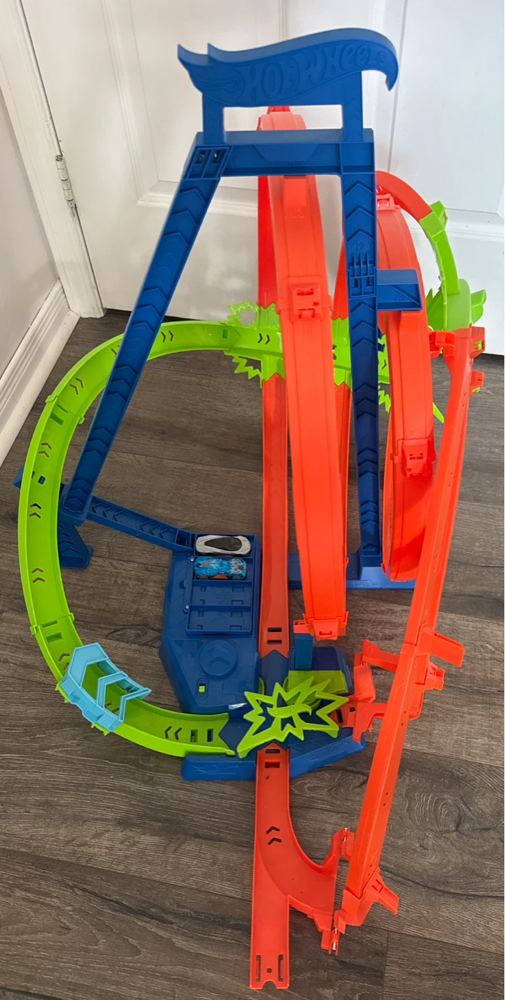 Hot Wheels Mega Track Pack Spiral Stunt Set - photo 4