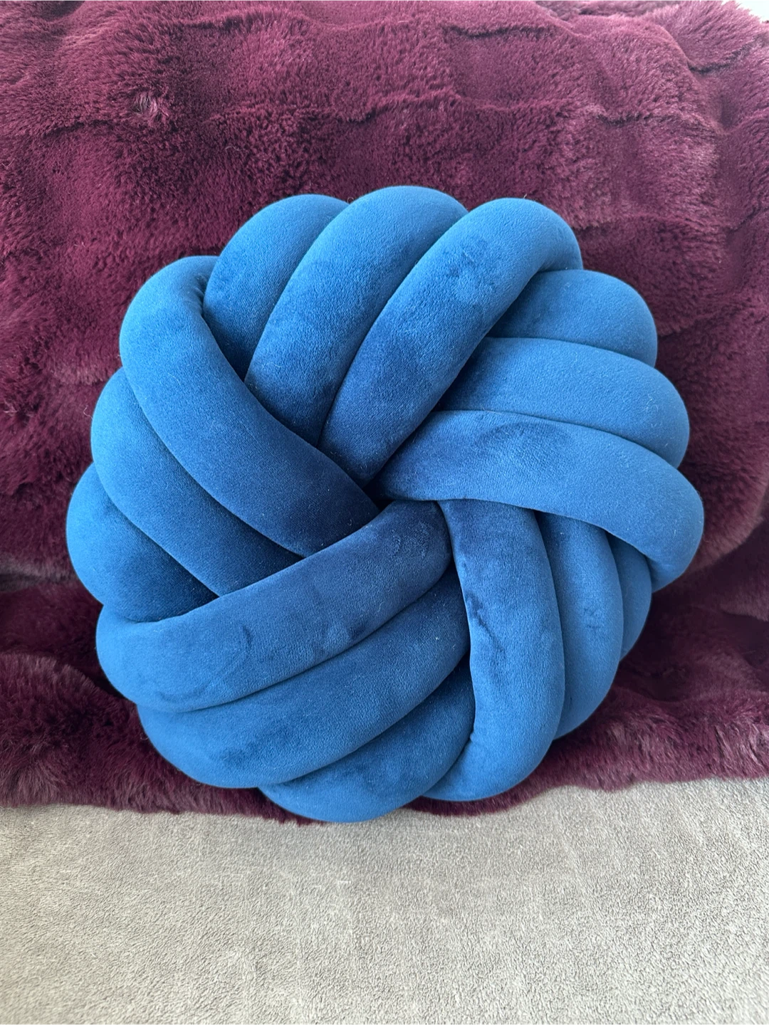 Blue Velvet Knot Pillow - photo 4