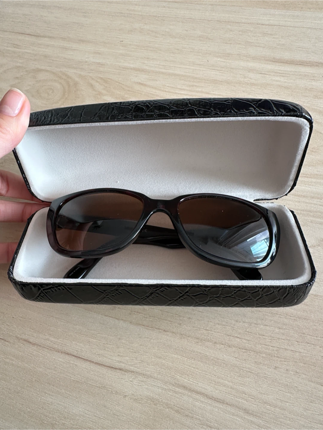 Marc by Marc Jacobs Sunglasses with Case - photo 5