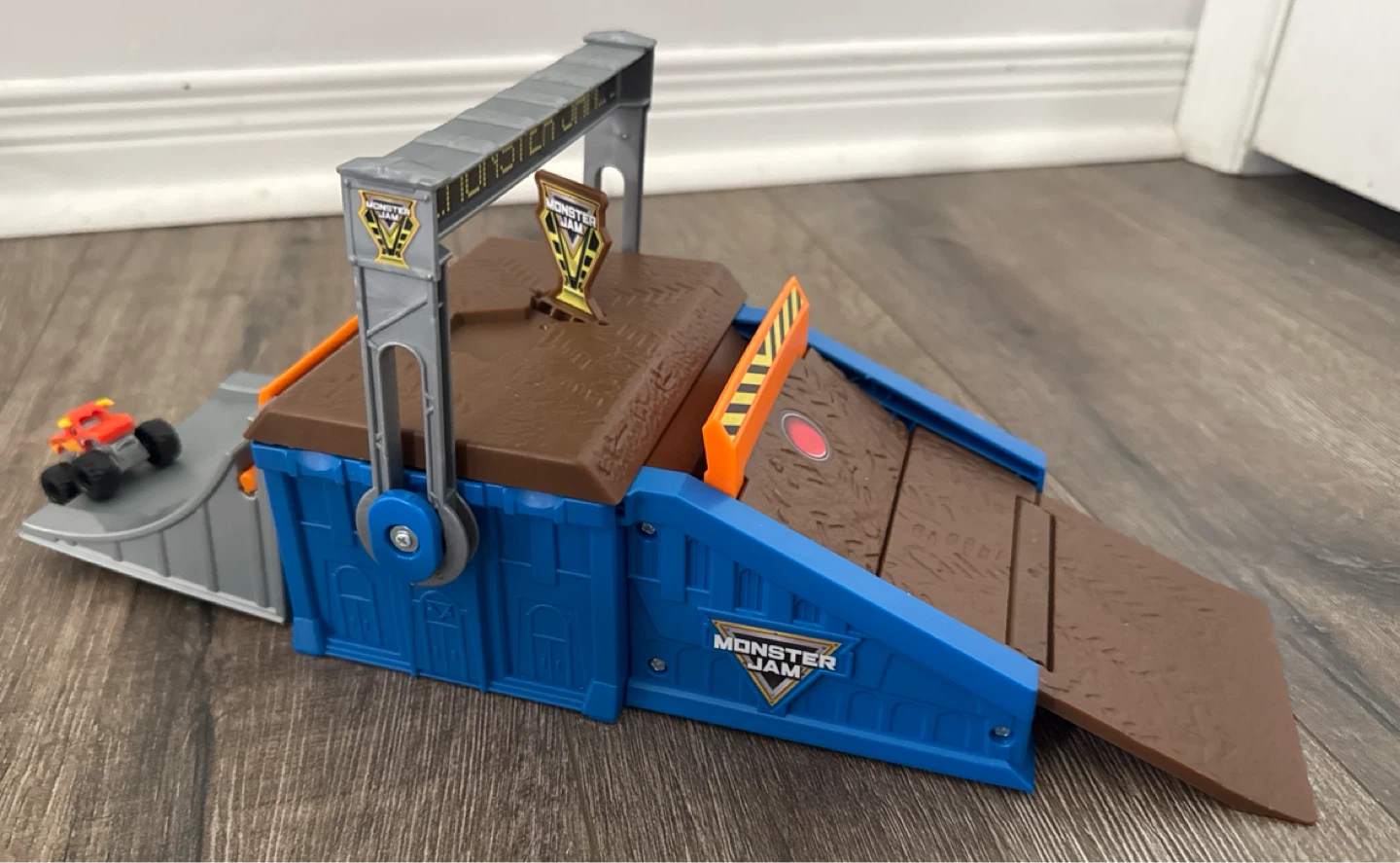 Mini Monster Jam Stunt Set with Monster Truck Toy - photo 4