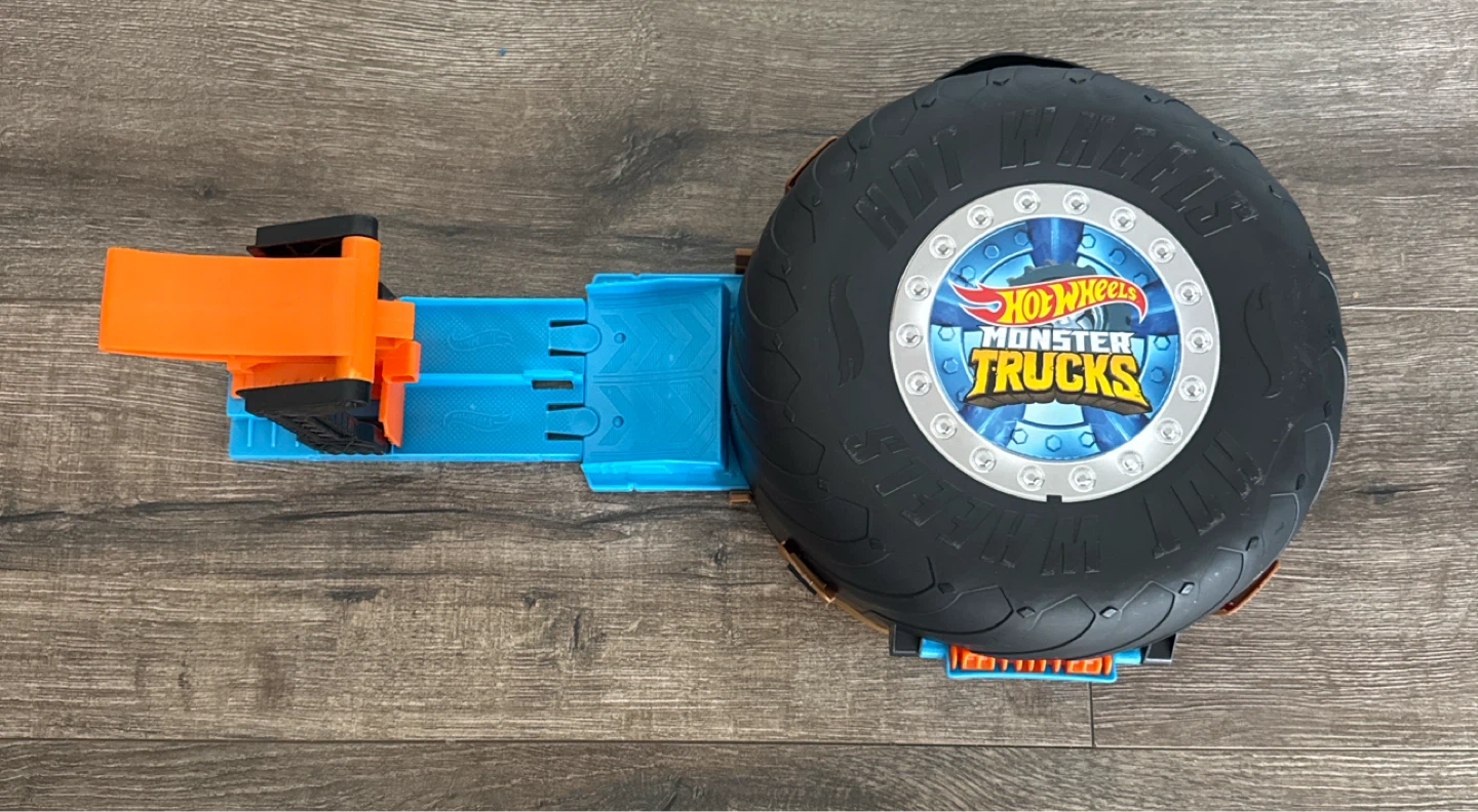 Hot Wheels Monster Trucks Epic Loopers Play Set