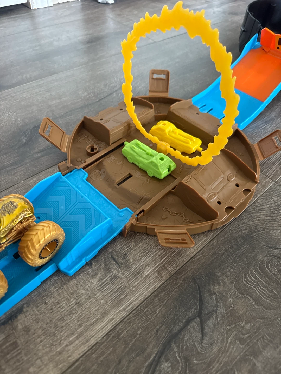 Hot Wheels Monster Trucks Epic Loopers Play Set - photo 3