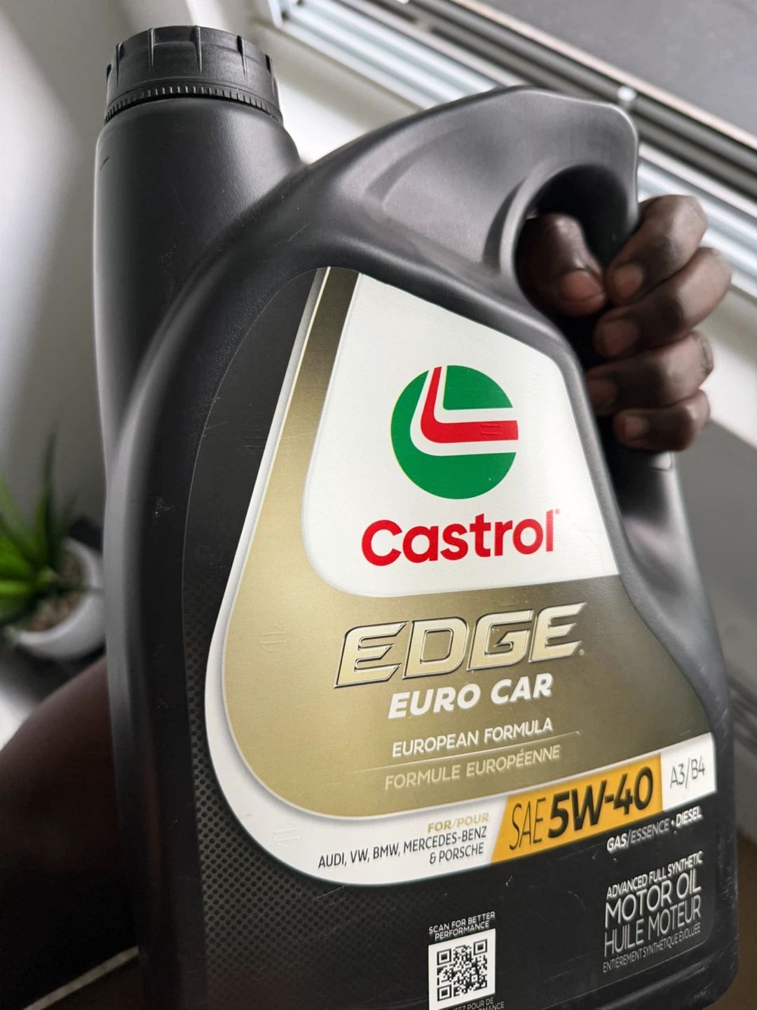 Castrol EDGE 5W-40 European Formula Full Synthetic Motor Oil - photo 2