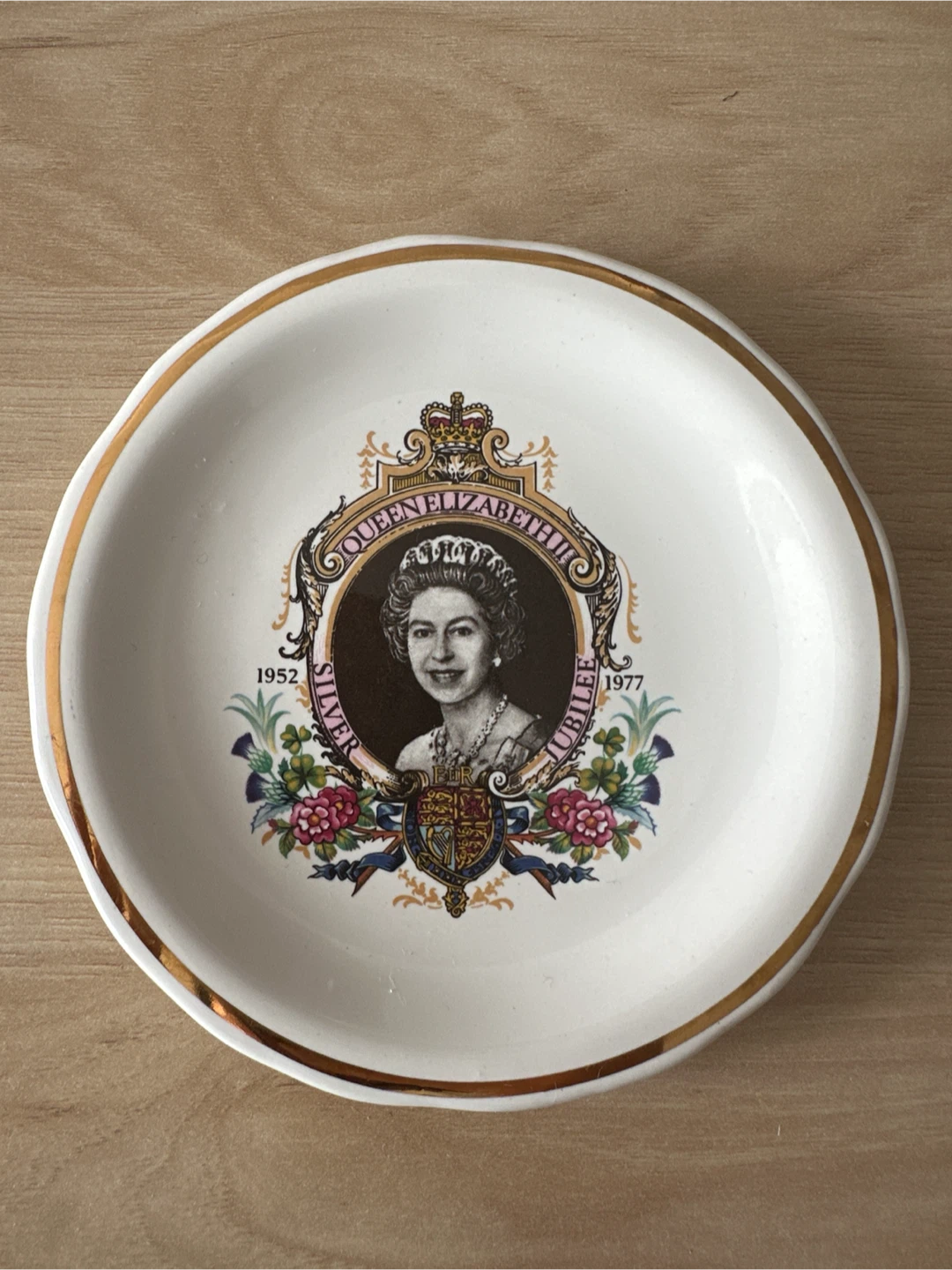 VINTAGE Palissy - Queen Elizabeth II Silver Jubilee Plate
