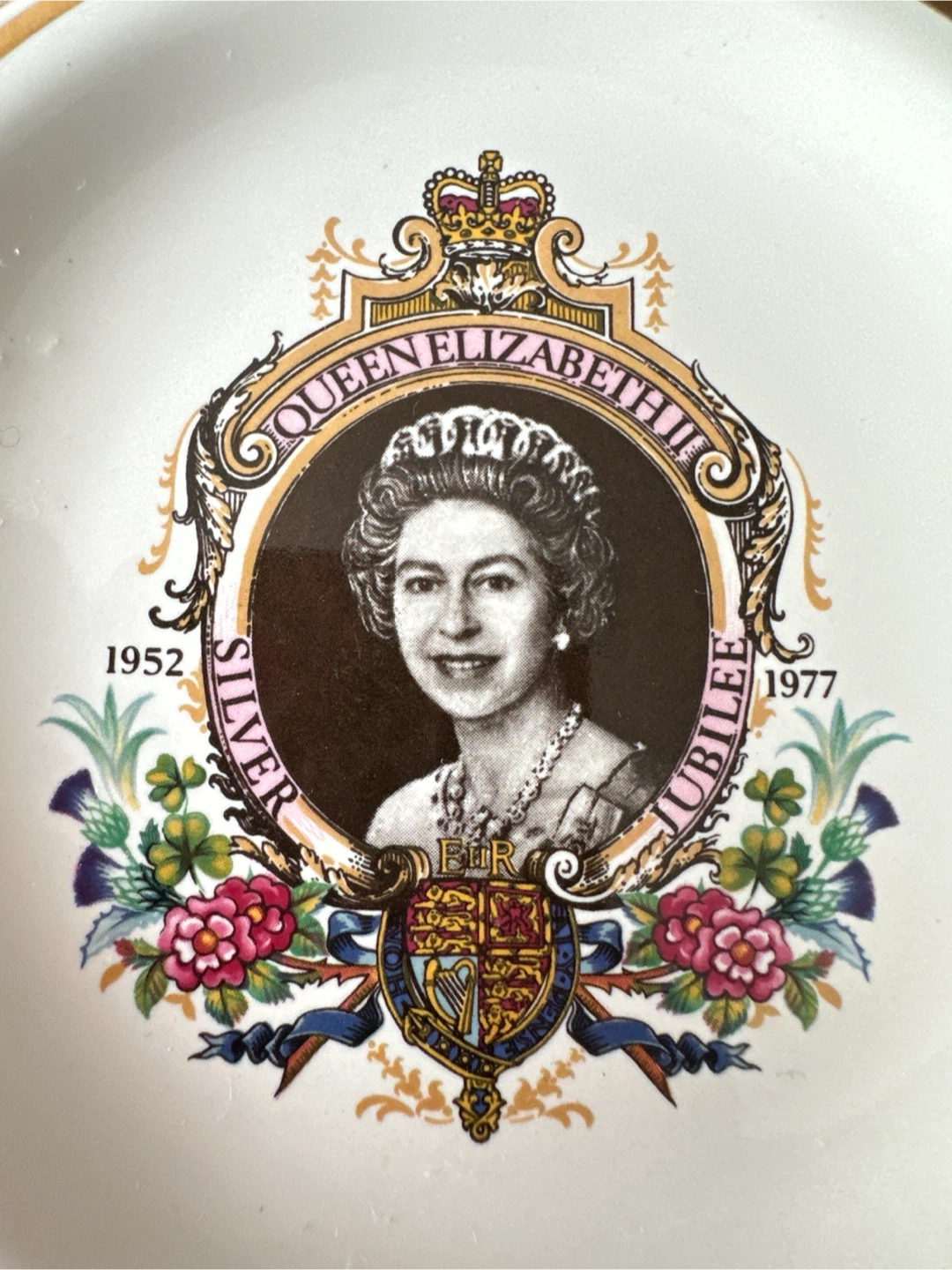 VINTAGE Palissy - Queen Elizabeth II Silver Jubilee Plate - photo 2