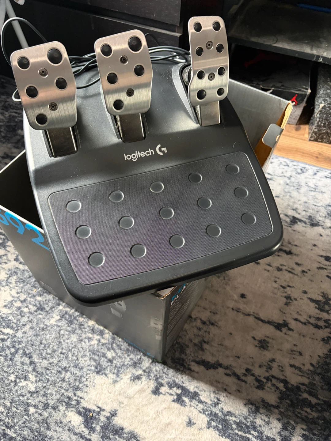 Logitech G920 Racing Wheel and Pedals for Xbox - photo 4