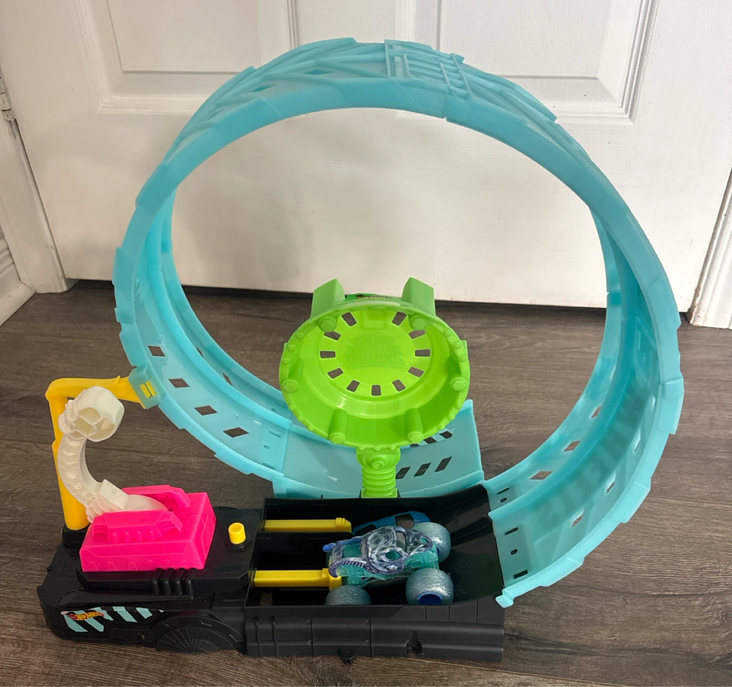 Glow in the dark-Hot Wheels Monster Truck Loop