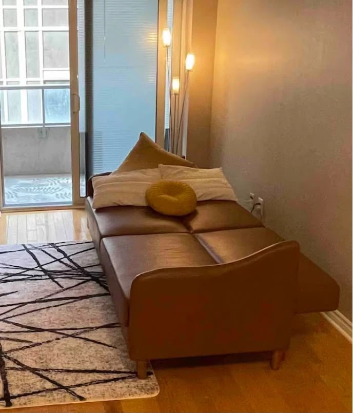Selling couch - photo 3