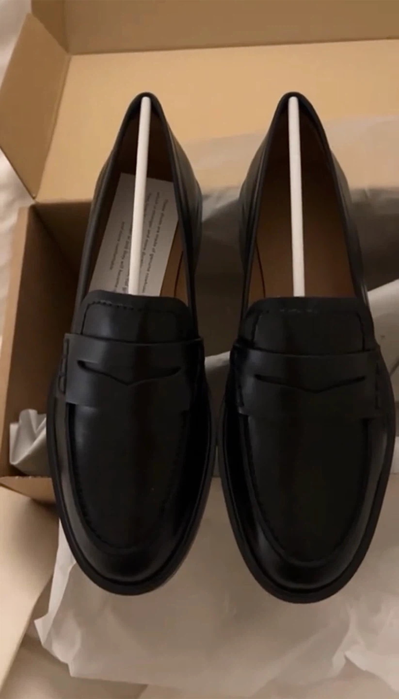 NIB Flattered Sara Loafers