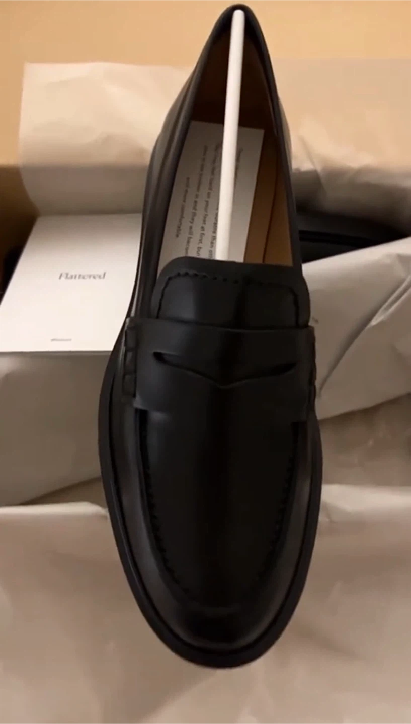 NIB Flattered Sara Loafers - photo 2