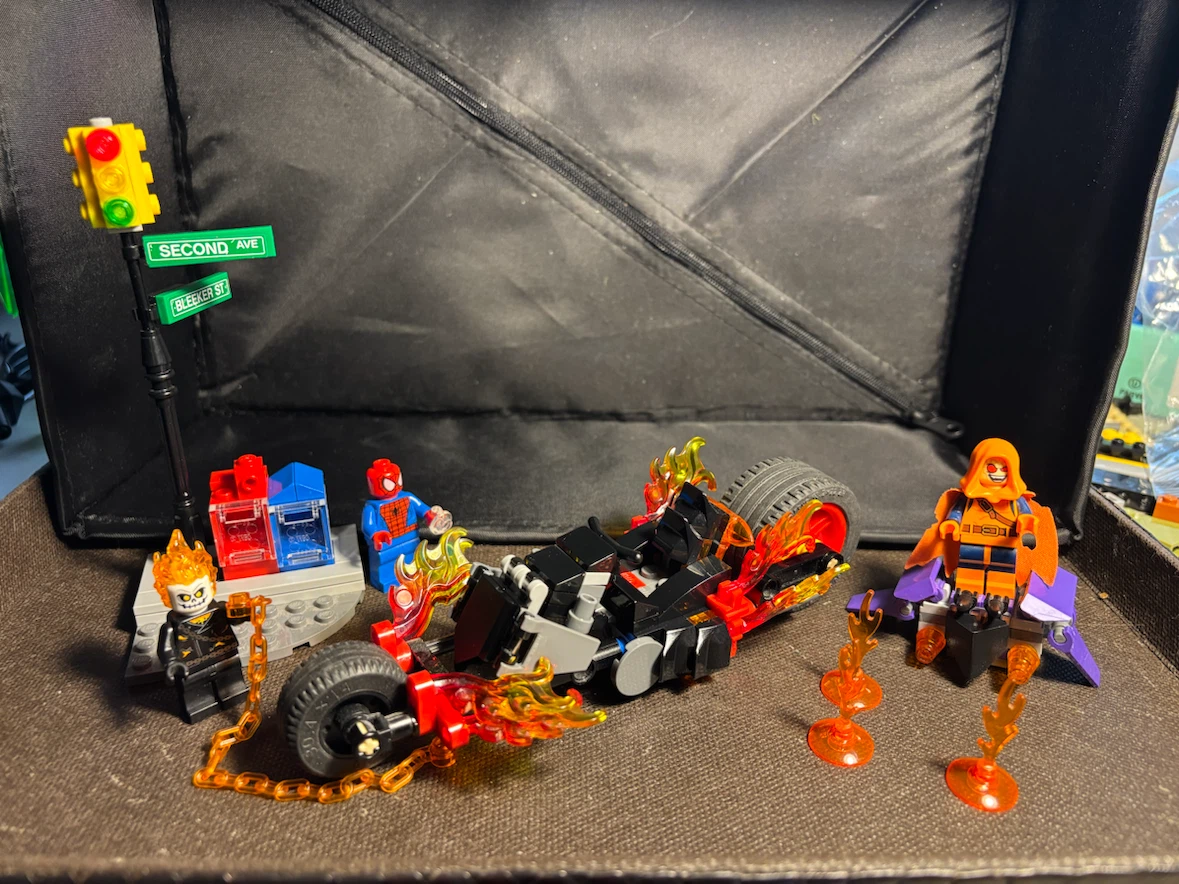 LEGO - 76058 - Spider Man / Ghostrider Team up 95% complete - photo 4
