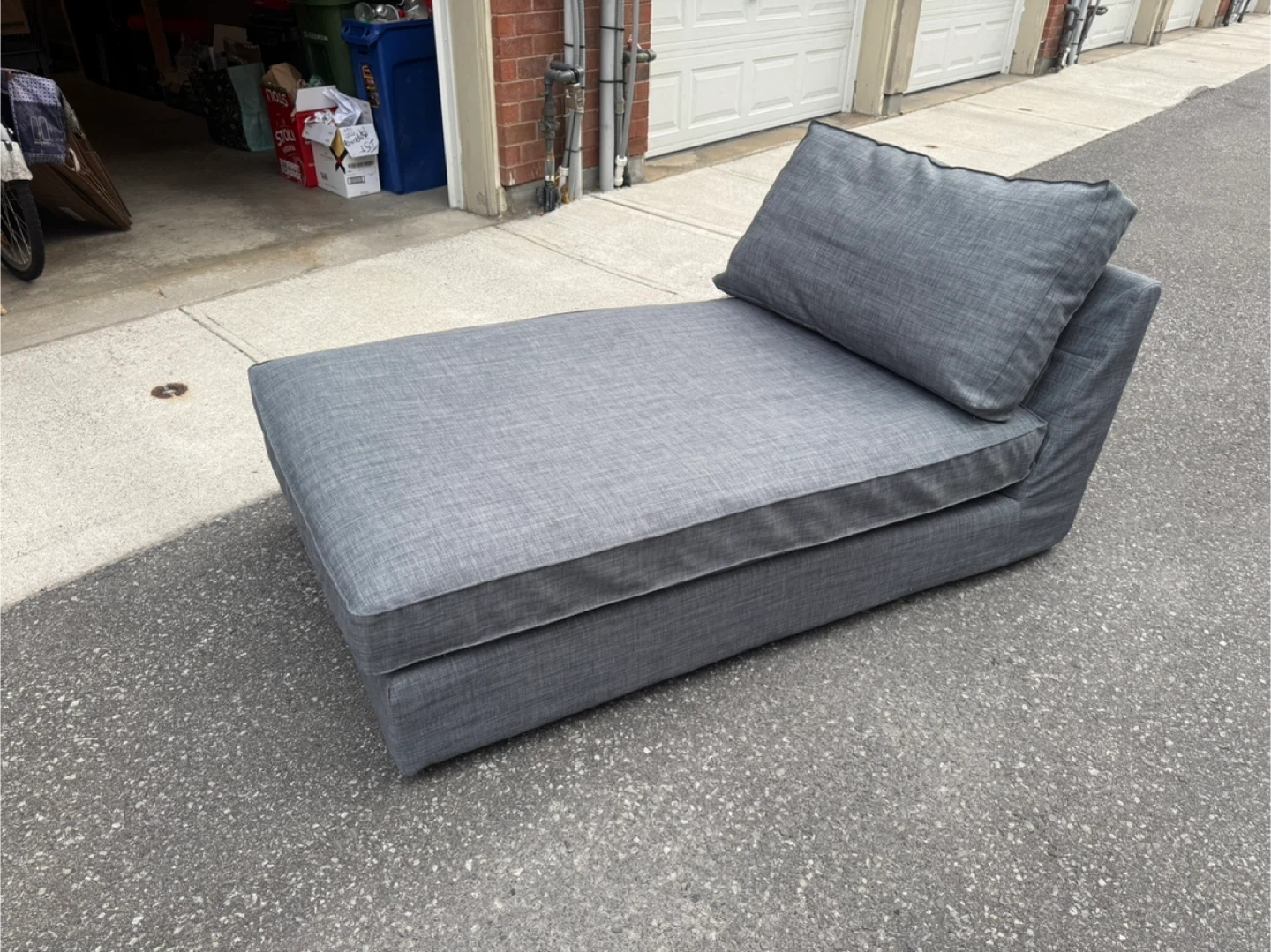 Kvik Chaise with custom grey cover - photo 2