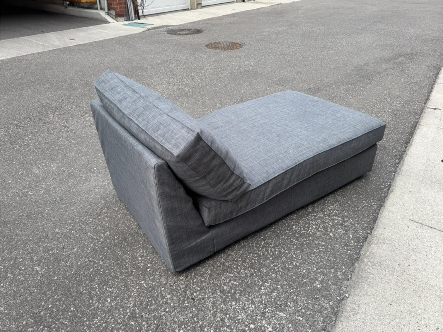 Kvik Chaise with custom grey cover - photo 5