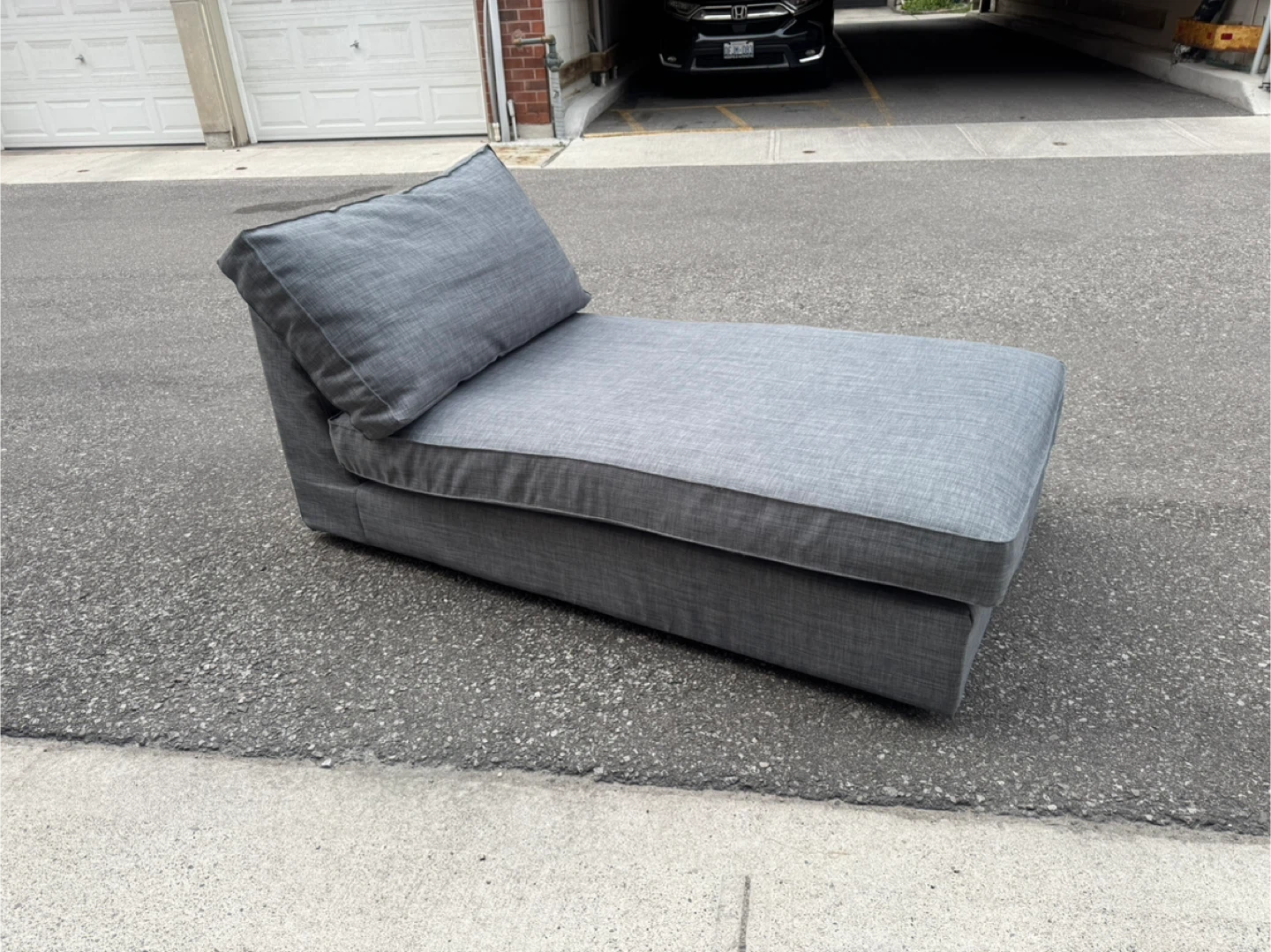 Kvik Chaise with custom grey cover - photo 3