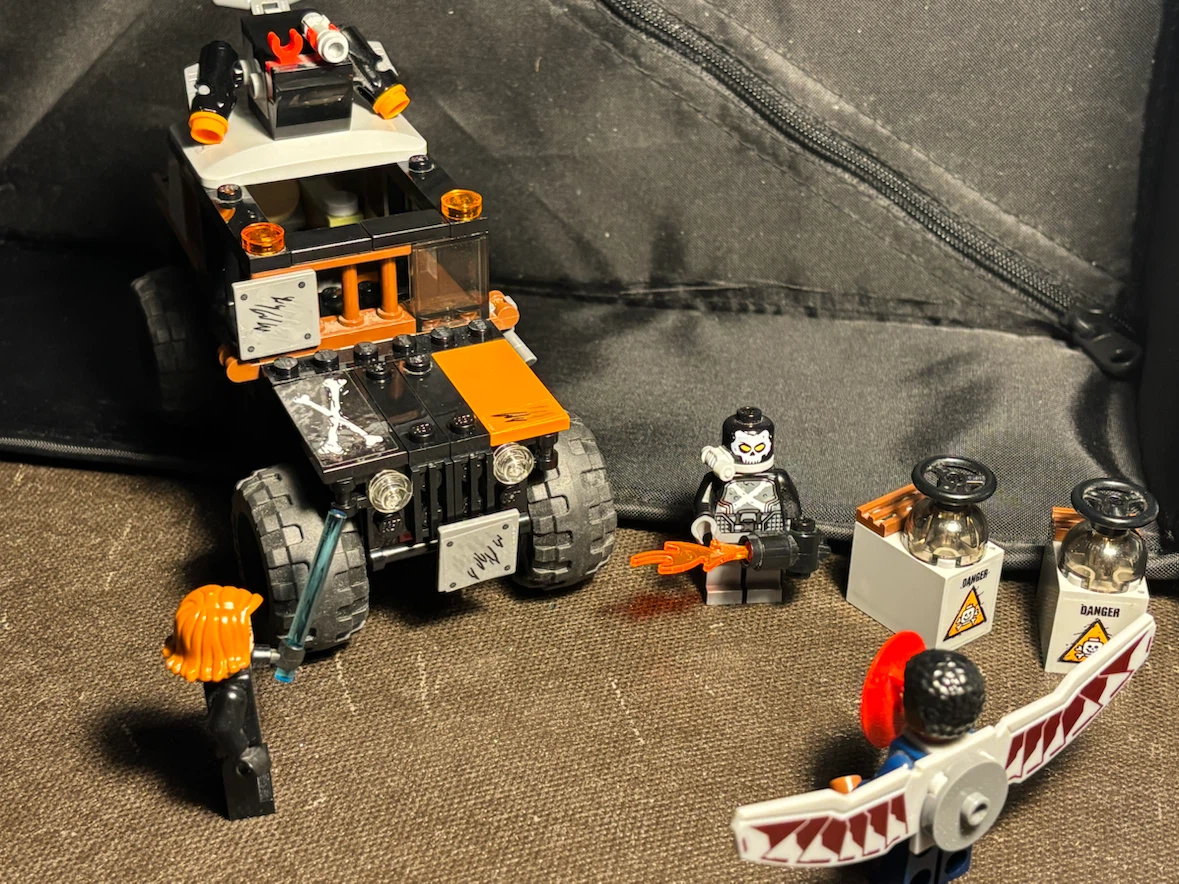 LEGO - Crossbones Hazard Heist 76050 - 99% complete - all figs - photo 2