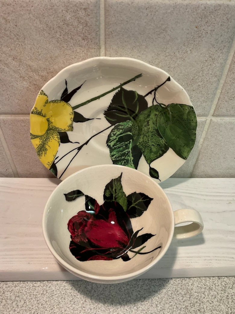 CLARICE CLIFF TEACUPSET